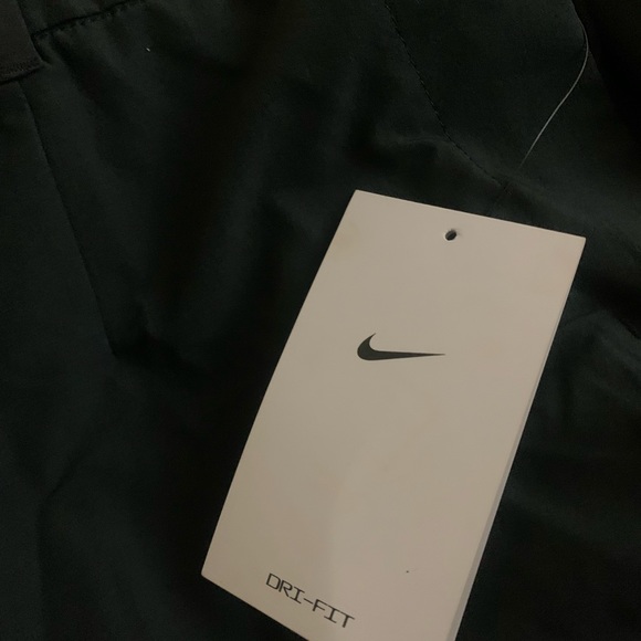 Nike Golf Shorts - Picture 3 of 4